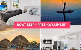 Waterfront Studio 1, Kayaks, Pool, Bay View, Wifi